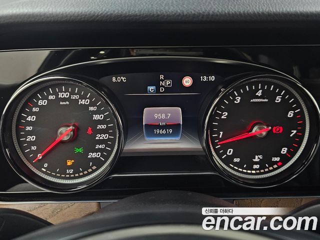 Mercedes-Benz E-Class E300 4MATIC Exclusive Standard