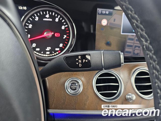 Mercedes-Benz E-Class E300 4MATIC Exclusive Standard