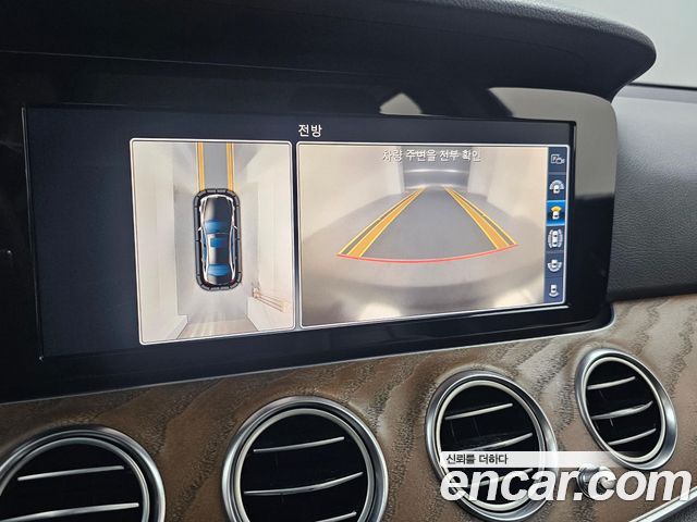 Mercedes-Benz E-Class E300 4MATIC Exclusive Standard