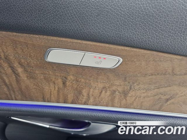 Mercedes-Benz E-Class E300 4MATIC Exclusive Standard