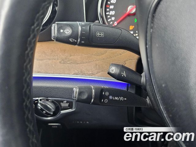 Mercedes-Benz E-Class E300 4MATIC Exclusive Standard