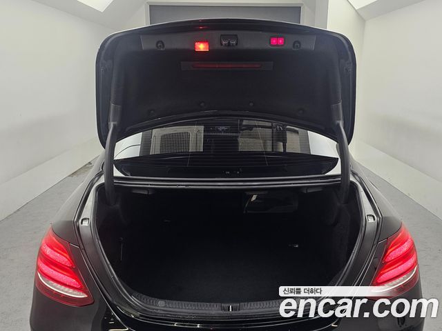Mercedes-Benz E-Class E300 4MATIC Exclusive Standard