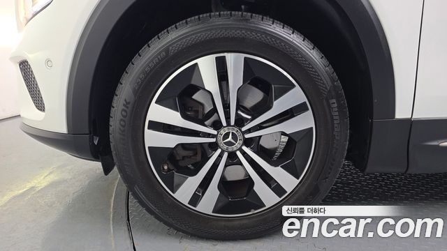 Mercedes-Benz GLB-Class GLB220