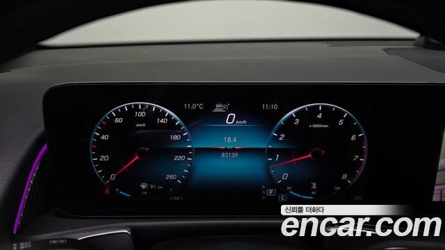 Mercedes-Benz GLB-Class GLB220