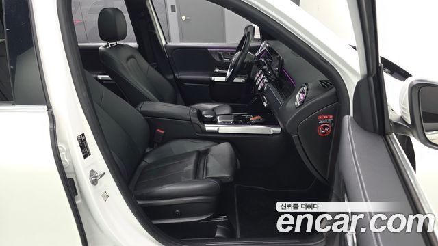 Mercedes-Benz GLB-Class GLB220