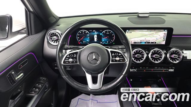 Mercedes-Benz GLB-Class GLB220