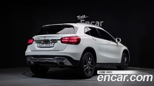 Mercedes-Benz GLA-Class GLA220 Premium