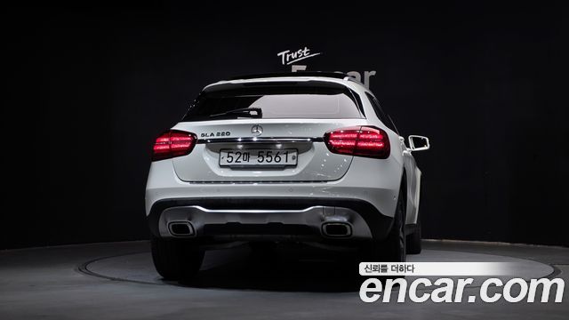Mercedes-Benz GLA-Class GLA220 Premium