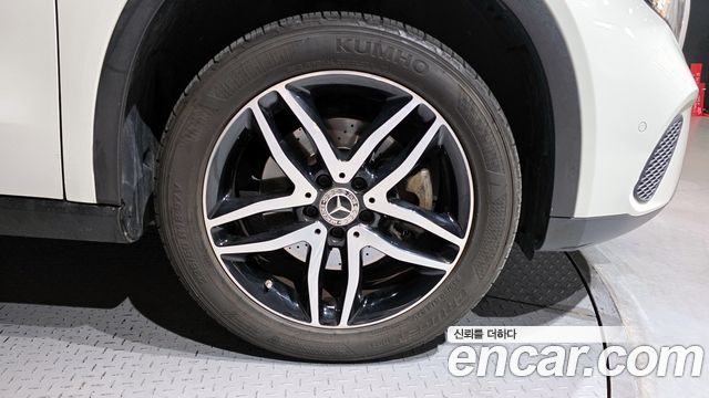 Mercedes-Benz GLA-Class GLA220 Premium
