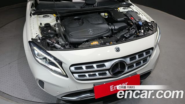 Mercedes-Benz GLA-Class GLA220 Premium