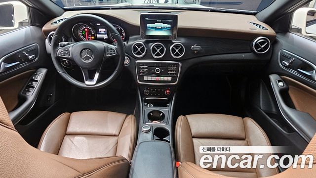 Mercedes-Benz GLA-Class GLA220 Premium