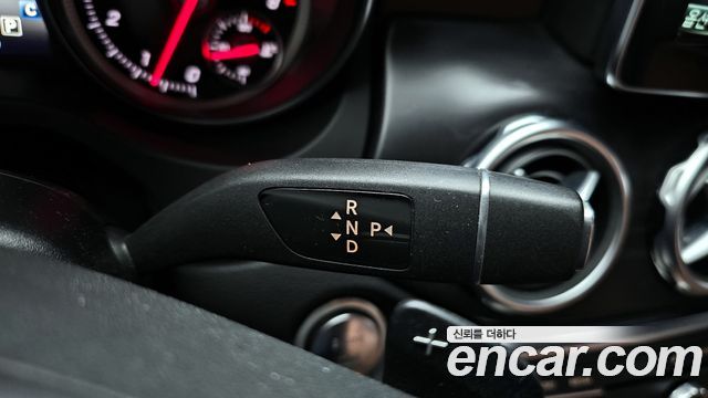 Mercedes-Benz GLA-Class GLA220 Premium