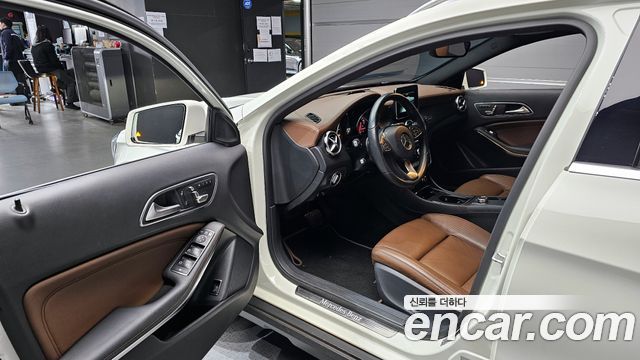 Mercedes-Benz GLA-Class GLA220 Premium