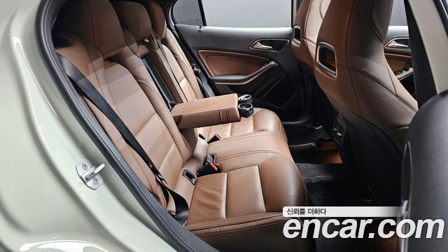Mercedes-Benz GLA-Class GLA220 Premium