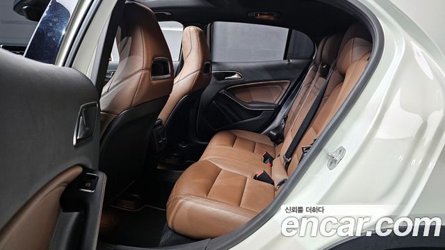 Mercedes-Benz GLA-Class GLA220 Premium
