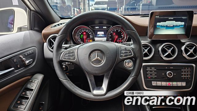 Mercedes-Benz GLA-Class GLA220 Premium