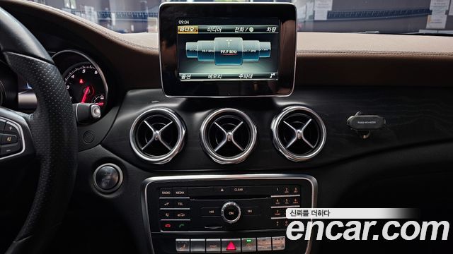 Mercedes-Benz GLA-Class GLA220 Premium