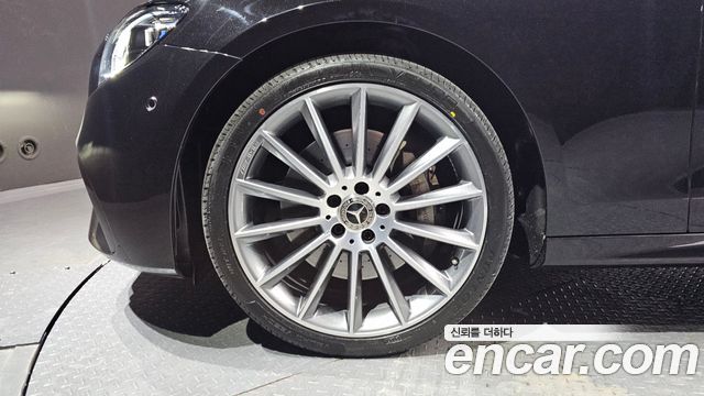 Mercedes-Benz E-Class E350 4MATIC AMG Line