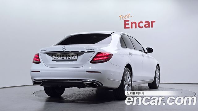 Mercedes-Benz E-Class E300 4MATIC Exclusive