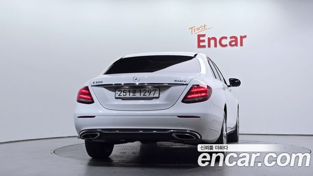 Mercedes-Benz E-Class E300 4MATIC Exclusive