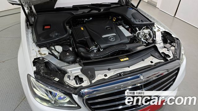 Mercedes-Benz E-Class E300 4MATIC Exclusive