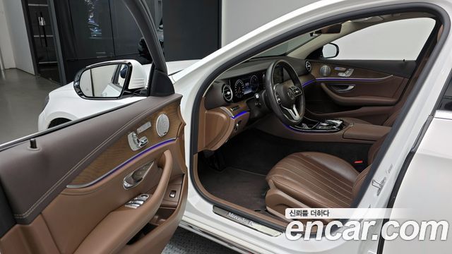 Mercedes-Benz E-Class E300 4MATIC Exclusive