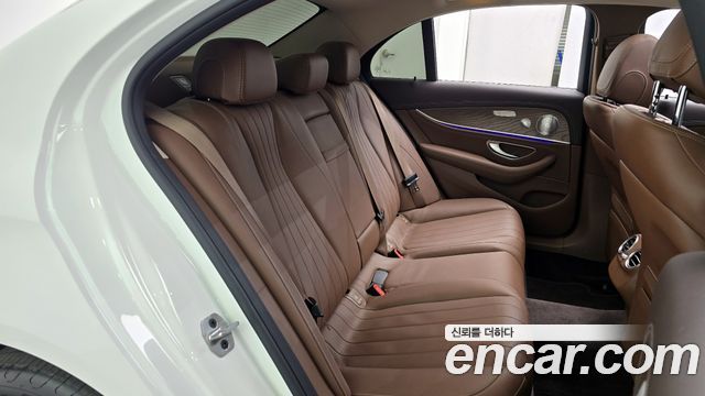 Mercedes-Benz E-Class E300 4MATIC Exclusive