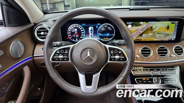 Mercedes-Benz E-Class E300 4MATIC Exclusive