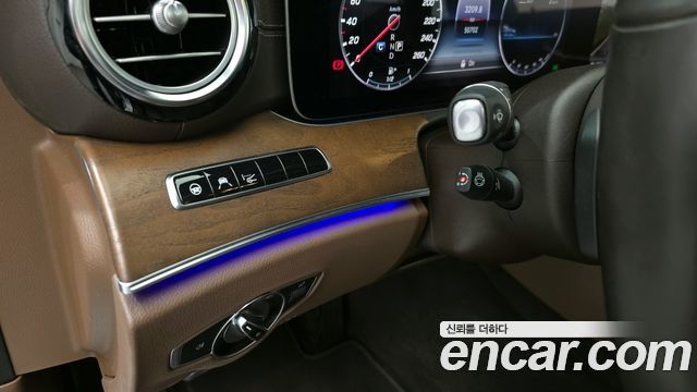 Mercedes-Benz E-Class E300 4MATIC Exclusive