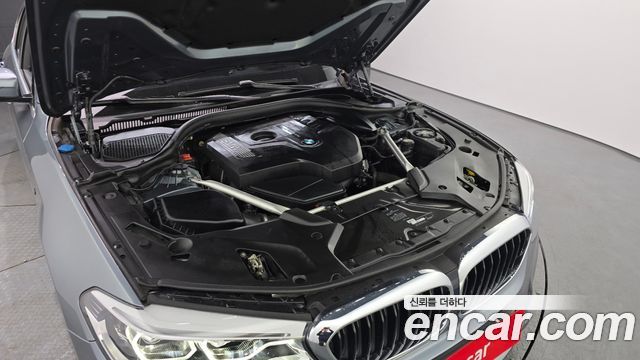 BMW 5-Series 530i M Sport Package Plus