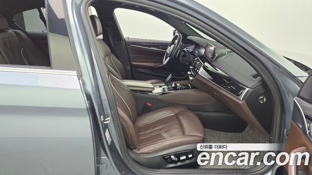 BMW 5-Series 530i M Sport Package Plus