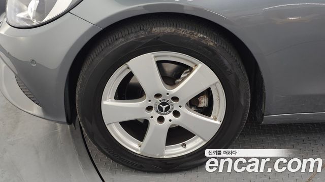 Mercedes-Benz C-Class W205 C200