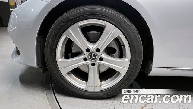 Mercedes-Benz E-Class W213 E220d 4MATIC Avantgarde