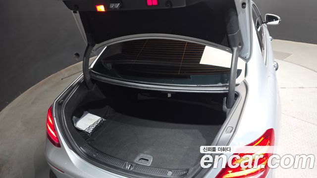 Mercedes-Benz E-Class W213 E220d 4MATIC Avantgarde