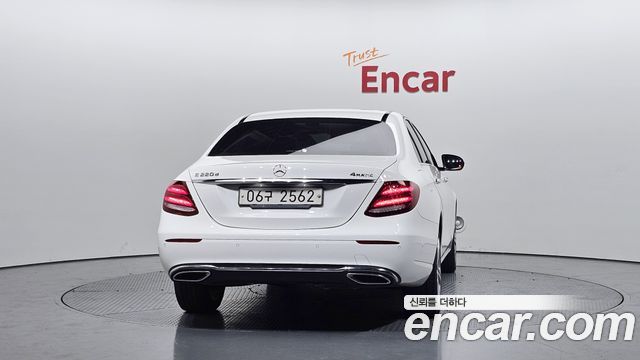Mercedes-Benz E-Class E220d 4MATIC Avantgarde
