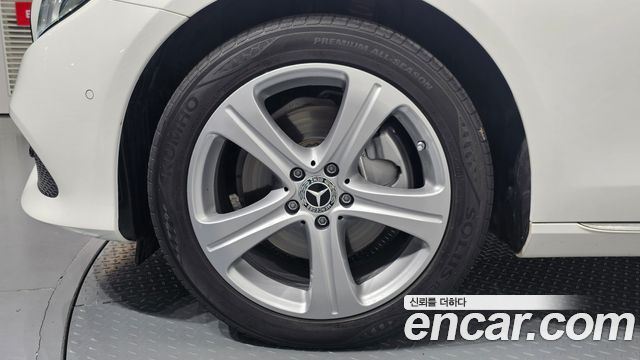Mercedes-Benz E-Class E220d 4MATIC Avantgarde
