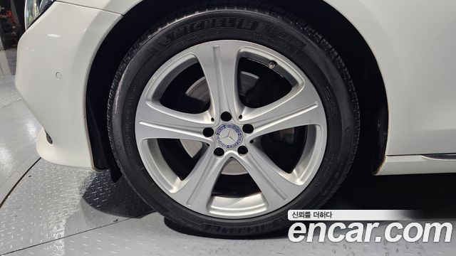 Mercedes-Benz E-Class E200 Avantgarde