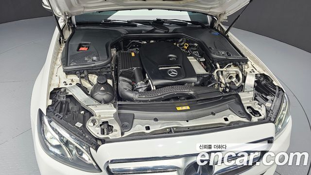 Mercedes-Benz E-Class E200 Avantgarde