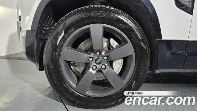 Land Rover Defender 130 D300 X-Dynamic HSE