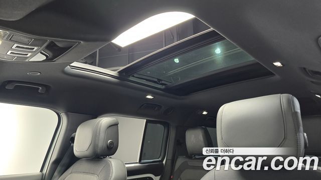 Land Rover Defender 130 D300 X-Dynamic HSE