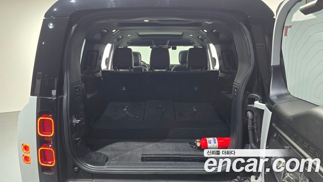 Land Rover Defender 130 D300 X-Dynamic HSE