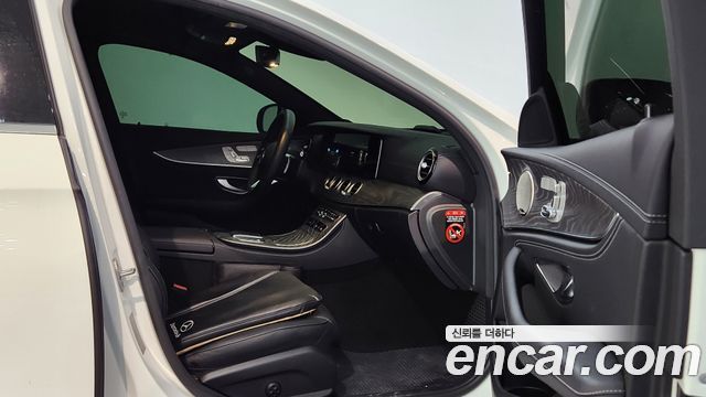 Mercedes-Benz E-Class E350 4MATIC AMG Line