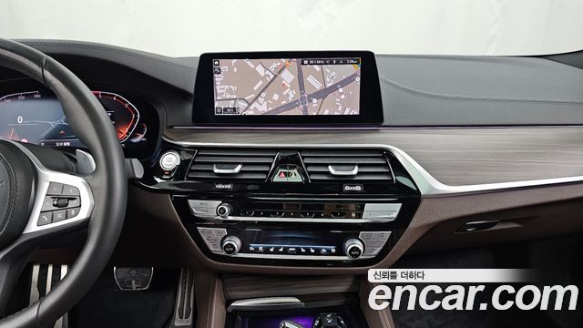 BMW 5-Series 520d xDrive M Sport Package Plus