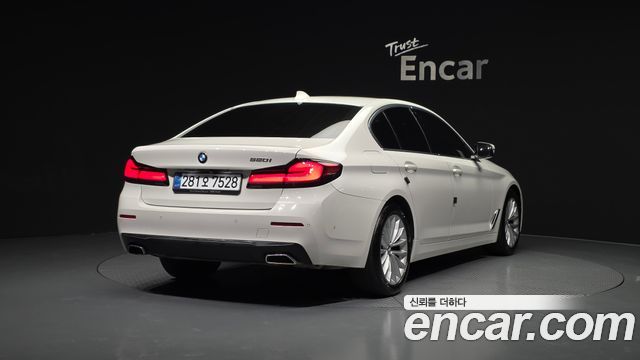 BMW 5-Series 520i Luxury