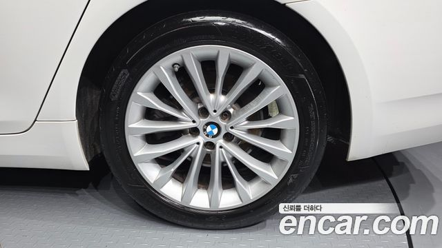 BMW 5-Series 520i Luxury