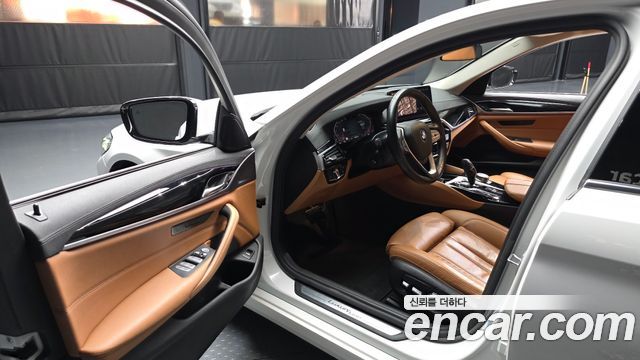 BMW 5-Series 520i Luxury