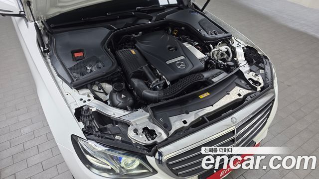 Mercedes-Benz E-Class E300 4MATIC Exclusive