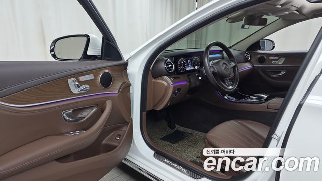 Mercedes-Benz E-Class E300 4MATIC Exclusive
