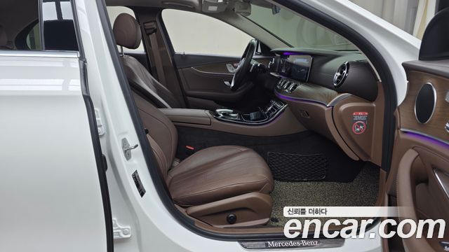 Mercedes-Benz E-Class E300 4MATIC Exclusive