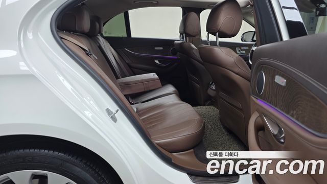 Mercedes-Benz E-Class E300 4MATIC Exclusive